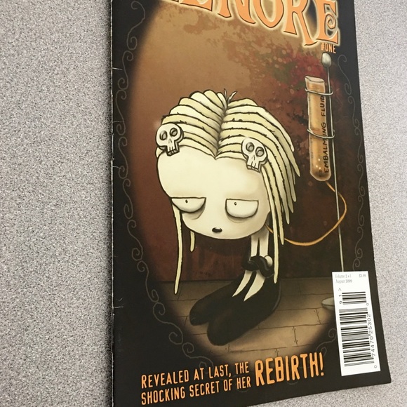 ♦️(SOLD)♦️ Lenore Comic Volume 2 Issue 1 - Picture 2 of 5